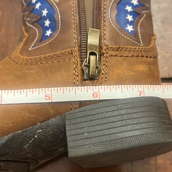 Ariat Brown Cowboy Boots with American Flag Design - Picture 13 of 16